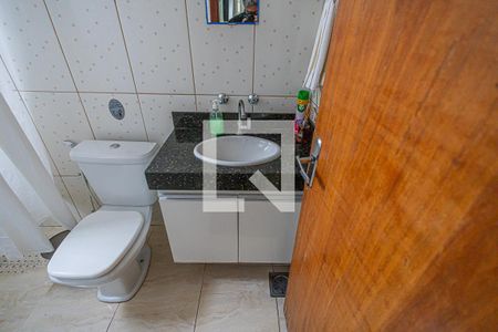banheiro de casa para alugar com 2 quartos, 80m² em Glória, Belo Horizonte