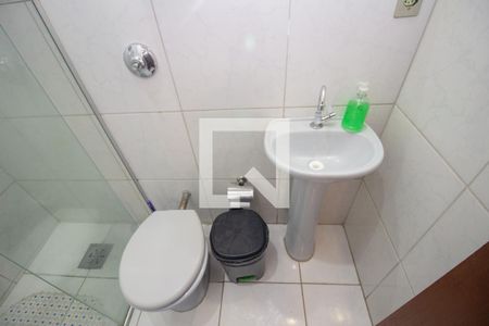 Banheiro da Suíte de casa para alugar com 3 quartos, 120m² em Sapucaias, Contagem