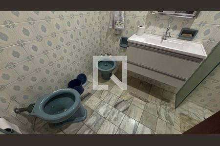 Banheiro de casa à venda com 3 quartos, 208m² em Vila Helena, Santo André