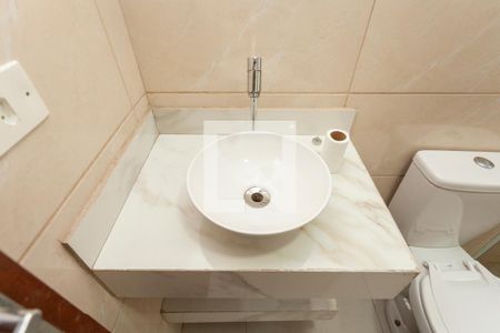 Banheiro de kitnet/studio para alugar com 1 quarto, 20m² em Jardim Santa Barbara, São Paulo