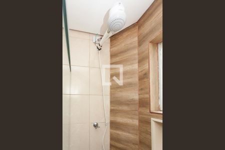 Banheiro de kitnet/studio para alugar com 1 quarto, 20m² em Jardim Santa Barbara, São Paulo