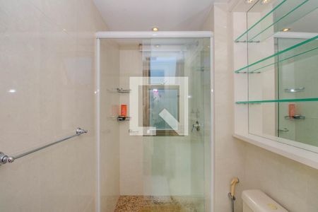 Banheiro da Suíte 1 de apartamento para alugar com 2 quartos, 180m² em Rio Branco, Porto Alegre