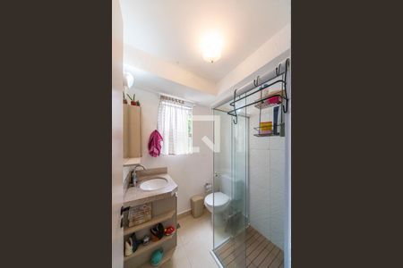 Banheiro  de apartamento à venda com 2 quartos, 54m² em Vila Guarará, Santo André