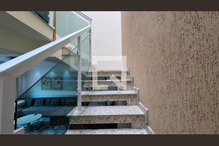 Escada de casa à venda com 3 quartos, 174m² em Vila Alzira, Santo André