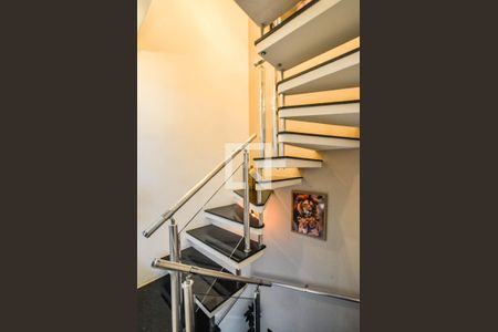 Escada de casa de condomínio à venda com 4 quartos, 120m² em Utinga, Santo André