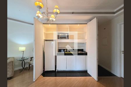 Cozinha de apartamento para alugar com 2 quartos, 70m² em Itaim Bibi, São Paulo