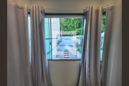 Janela - Sala de casa de condomínio para alugar com 4 quartos, 389m² em Jacarepaguá, Rio de Janeiro