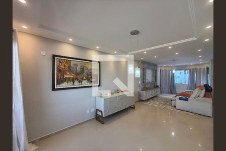 Sala de casa de condomínio para alugar com 4 quartos, 389m² em Jacarepaguá, Rio de Janeiro