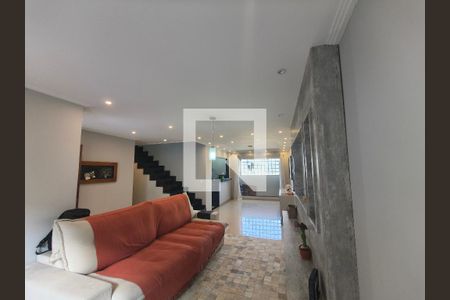 Sala de casa de condomínio para alugar com 4 quartos, 389m² em Jacarepaguá, Rio de Janeiro