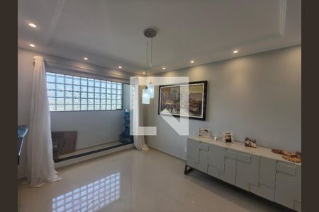 Sala de casa de condomínio para alugar com 4 quartos, 389m² em Jacarepaguá, Rio de Janeiro