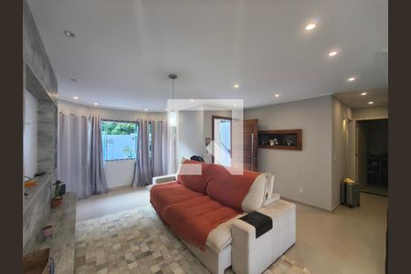 Sala de casa de condomínio para alugar com 4 quartos, 389m² em Jacarepaguá, Rio de Janeiro