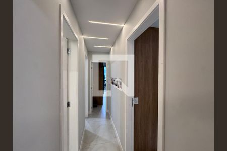 Corredor de apartamento para alugar com 3 quartos, 89m² em Recreio dos Bandeirantes, Rio de Janeiro