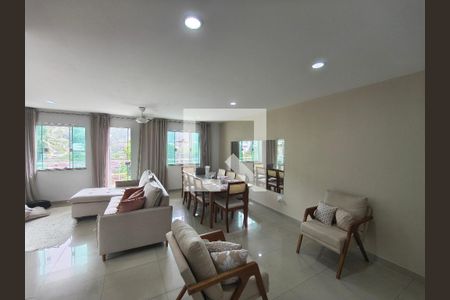 Sala de casa de condomínio para alugar com 3 quartos, 120m² em Taquara, Rio de Janeiro