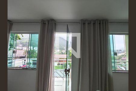 Vista - Sala de casa de condomínio para alugar com 3 quartos, 120m² em Taquara, Rio de Janeiro