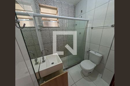 Banheiro de apartamento para alugar com 2 quartos, 70m² em Vista Alegre, Rio de Janeiro
