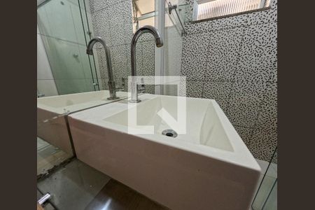 Banheiro - torneira de apartamento para alugar com 2 quartos, 70m² em Vista Alegre, Rio de Janeiro