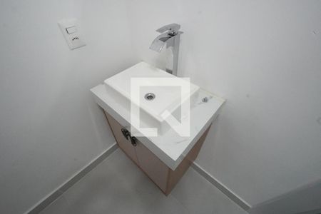 Banheiro de kitnet/studio para alugar com 1 quarto, 21m² em Ipiranga, São Paulo