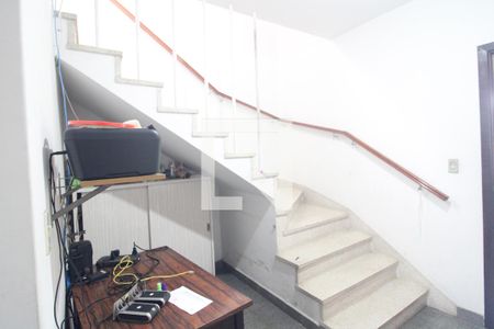 Escada de casa para alugar com 4 quartos, 250m² em Veleiros, São Paulo