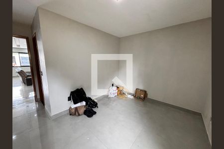 Quarto 1 de casa de condomínio para alugar com 4 quartos, 232m² em Vargem Pequena, Rio de Janeiro