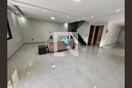 Sala de casa de condomínio para alugar com 4 quartos, 232m² em Vargem Pequena, Rio de Janeiro