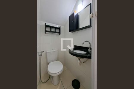 Lavabo  de casa de condomínio para alugar com 2 quartos, 70m² em Maracanã, Praia Grande