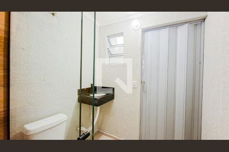 Banheiro de kitnet/studio para alugar com 1 quarto, 27m² em Jardim dos Pimentas, Guarulhos