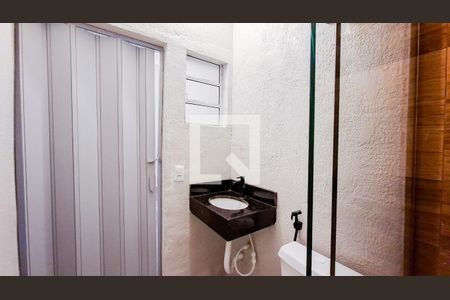 Banheiro de kitnet/studio para alugar com 1 quarto, 27m² em Jardim dos Pimentas, Guarulhos