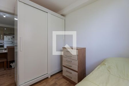 Quarto 1 de apartamento para alugar com 2 quartos, 40m² em Jardim Maria Duarte, São Paulo