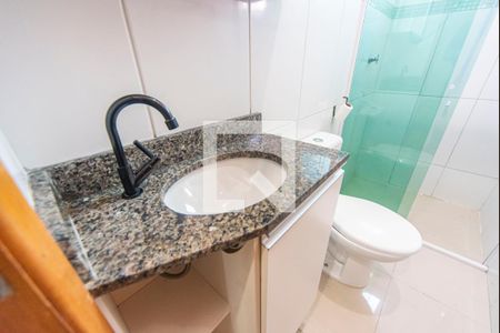Banheiro  de apartamento para alugar com 2 quartos, 51m² em Vila Luzita, Santo André