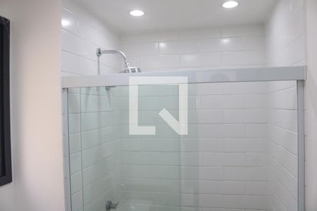 Banheiro de kitnet/studio para alugar com 1 quarto, 30m² em Perdizes, São Paulo