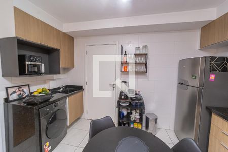 Sala/Cozinha e Área de Serviço de apartamento para alugar com 1 quarto, 37m² em Vila Penteado, São Paulo