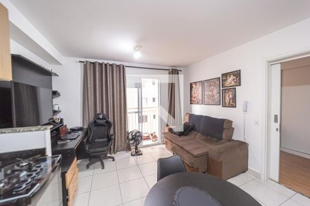 Sala/Cozinha e Área de Serviço de apartamento para alugar com 1 quarto, 37m² em Vila Penteado, São Paulo
