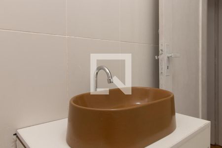 Banheiro de apartamento à venda com 1 quarto, 34m² em Centro Histórico, Porto Alegre