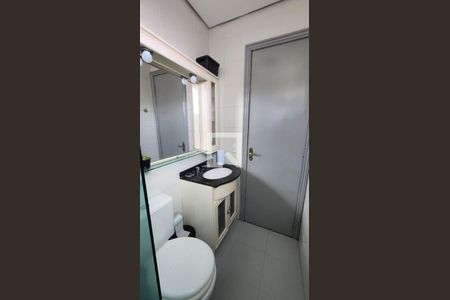 Banheiro 2 de apartamento para alugar com 2 quartos, 65m² em São Sebastião, Porto Alegre