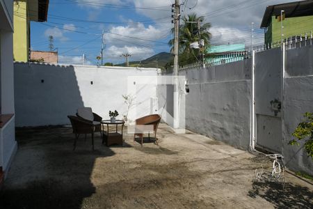 Quintal de casa para alugar com 5 quartos, 197m² em Essolândia, Nova Iguaçu