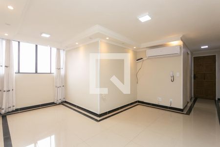 Sala de apartamento para alugar com 3 quartos, 75m² em Conjunto Habitacional A. E. Carvalho, São Paulo