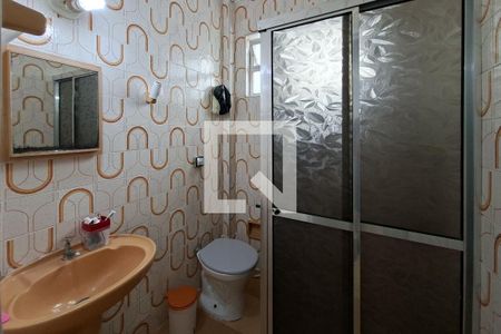 Banheiro  de kitnet/studio para alugar com 0 quarto, 45m² em Guilhermina, Praia Grande