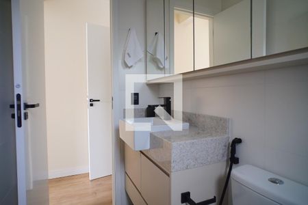Banheiro suíte  de apartamento à venda com 2 quartos, 65m² em Petrópolis, Porto Alegre