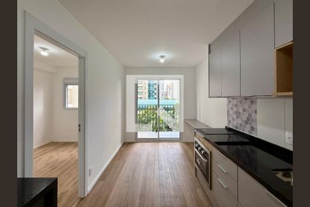 Cozinha  de apartamento para alugar com 1 quarto, 27m² em Campo Belo, São Paulo