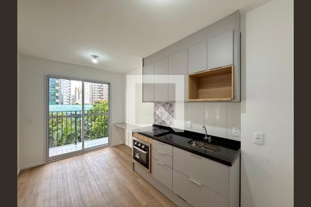 Cozinha  de apartamento para alugar com 1 quarto, 27m² em Campo Belo, São Paulo
