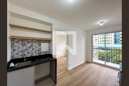 Cozinha  de apartamento para alugar com 1 quarto, 27m² em Campo Belo, São Paulo