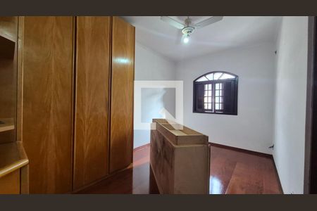 Suíte de casa à venda com 3 quartos, 190m² em Pinheirinho, Santo André