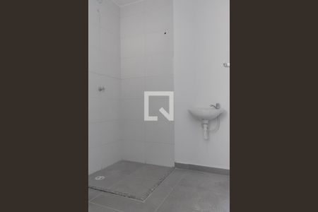 Banheiro de apartamento à venda com 2 quartos, 50m² em Vila Carmosina, São Paulo