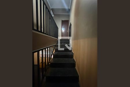 Escada de casa para alugar com 3 quartos, 218m² em Jardim Piratininga, São Paulo