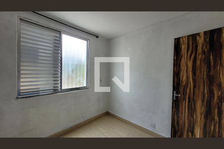 Quarto 01  de apartamento para alugar com 2 quartos, 45m² em Vila Arizona, Itaquaquecetuba