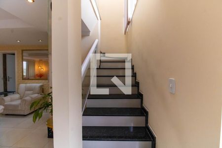 Escada  de casa para alugar com 3 quartos, 300m² em Piratininga, Niterói