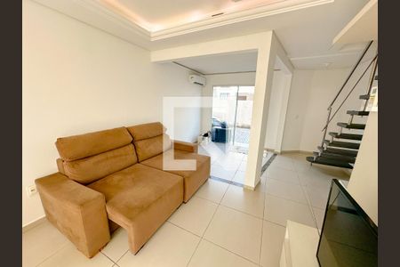 Sala de TV de apartamento para alugar com 2 quartos, 70m² em Ingleses Norte, Florianópolis