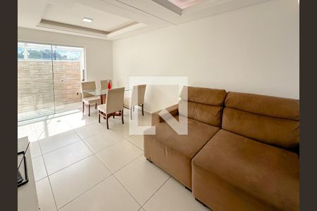 Sala de TV de apartamento para alugar com 2 quartos, 70m² em Ingleses Norte, Florianópolis
