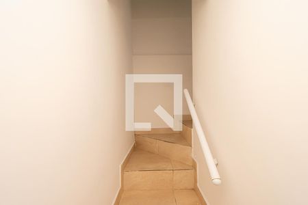 Escada de casa à venda com 4 quartos, 240m² em Vila Macedopolis, São Paulo