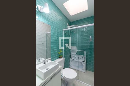 Banheiro Suíte 1 de casa de condomínio à venda com 2 quartos, 101m² em Vila Romano, São Paulo